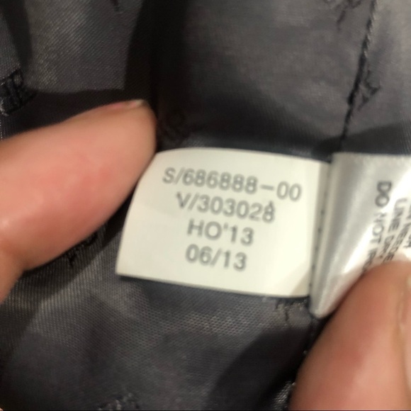 Banana Republic Women’s Faux Fur Vest - Picture 9 of 9